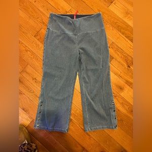 Ruby Ribbon Denim Capri pant